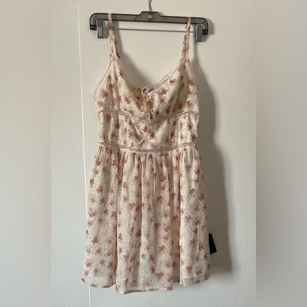 Lulu's White Floral Lace-Up Dress